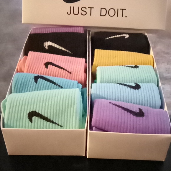 - Nike socks 2 Boxes 5 pairs per box - Picture 2 of 2